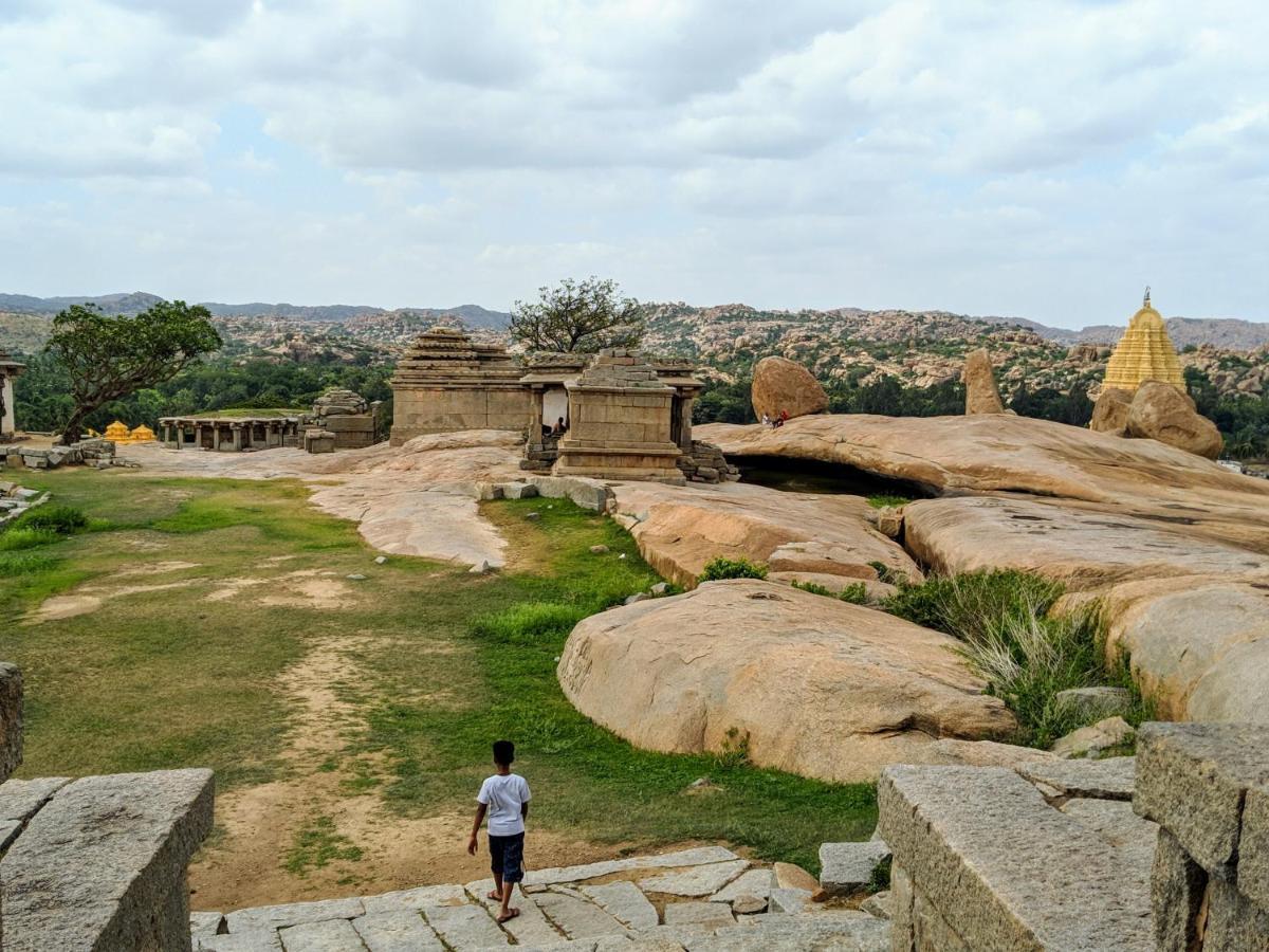 Hotel Varsha Hampi Exterior foto