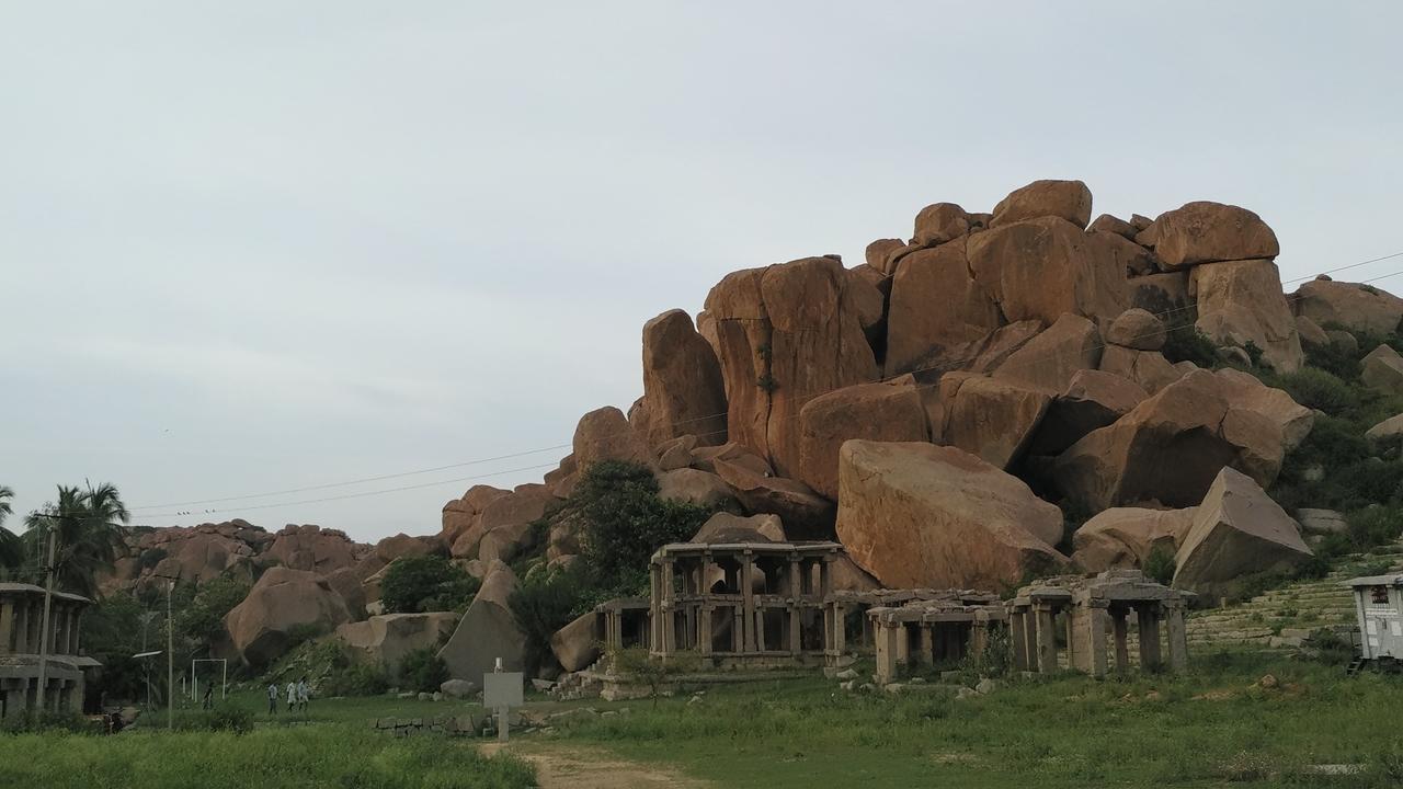 Hotel Varsha Hampi Exterior foto